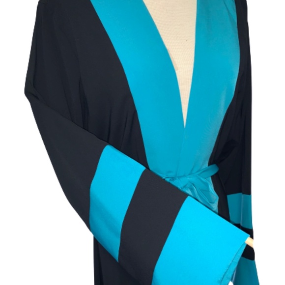 Robe-Style Abaya - Picture 2 of 4